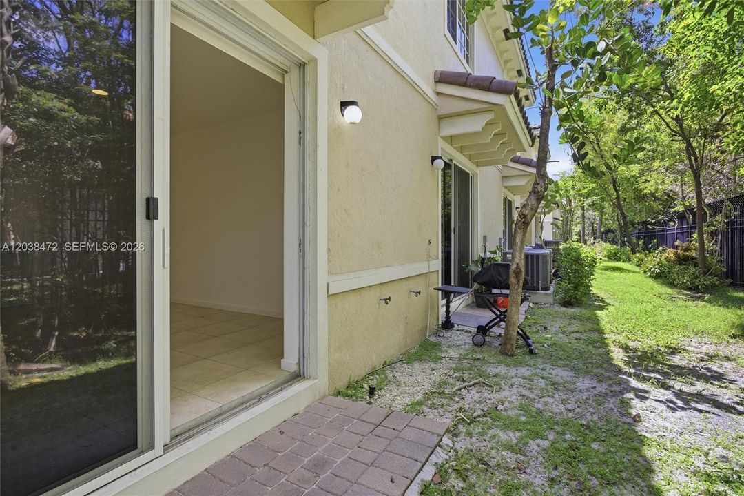 For Sale: $429,999 (3 beds, 2 baths, 1500 Square Feet)