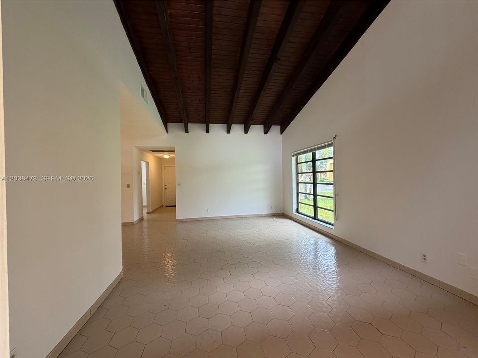 В аренду: $2,300 (2 спален, 2 ванн, 1080 Квадратных фут)