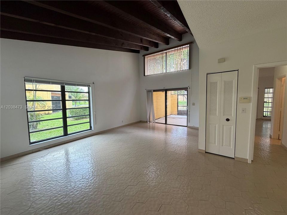 В аренду: $2,300 (2 спален, 2 ванн, 1080 Квадратных фут)