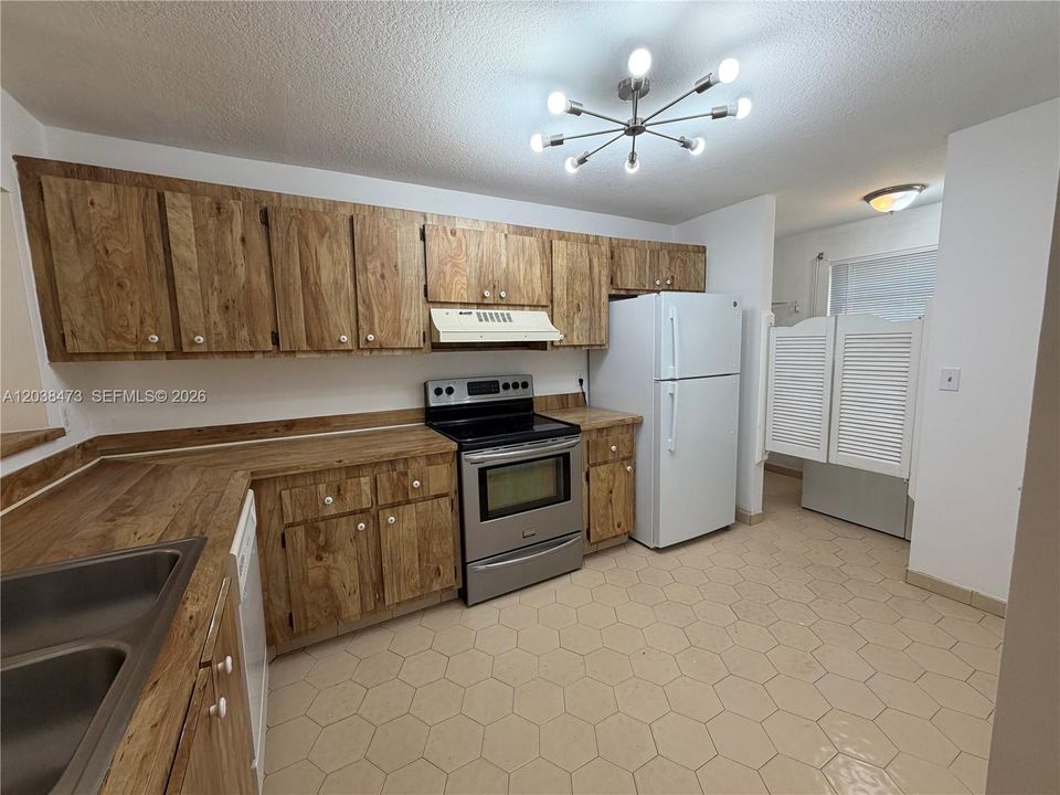 В аренду: $2,300 (2 спален, 2 ванн, 1080 Квадратных фут)
