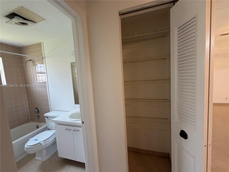 В аренду: $2,300 (2 спален, 2 ванн, 1080 Квадратных фут)