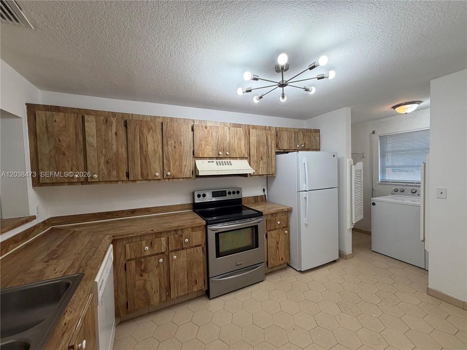 В аренду: $2,300 (2 спален, 2 ванн, 1080 Квадратных фут)