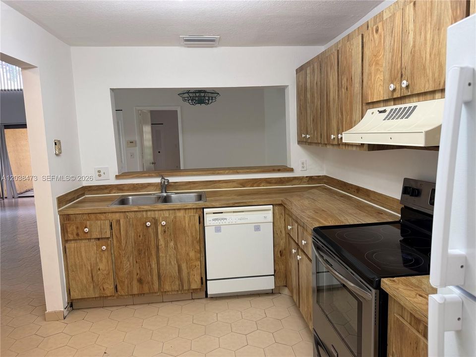 В аренду: $2,300 (2 спален, 2 ванн, 1080 Квадратных фут)