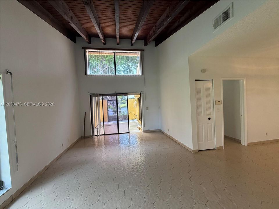 В аренду: $2,300 (2 спален, 2 ванн, 1080 Квадратных фут)