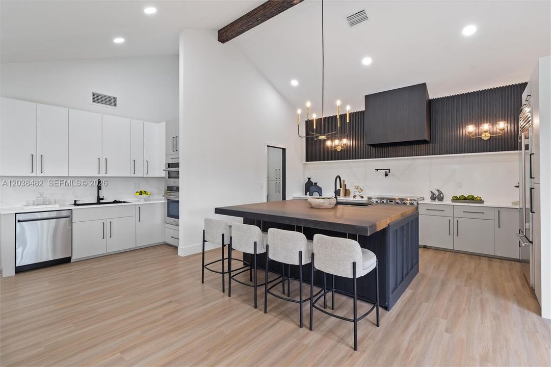 En Venta: $2,589,000 (5 camas, 4 baños, 4596 Pies cuadrados)
