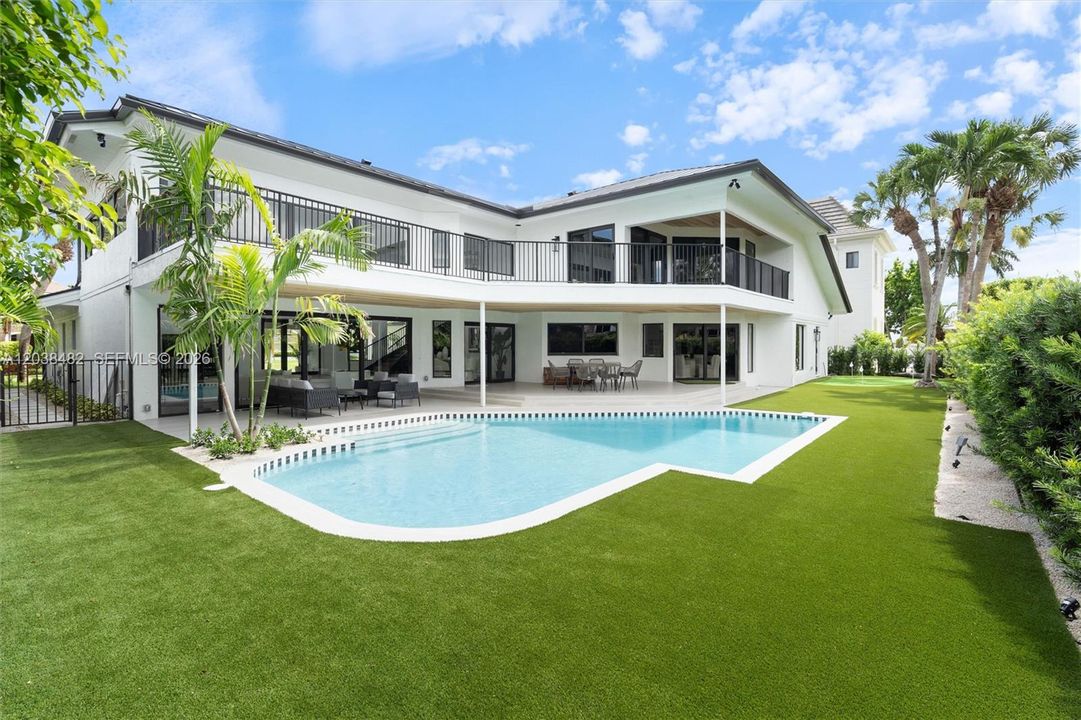 En Venta: $2,589,000 (5 camas, 4 baños, 4596 Pies cuadrados)