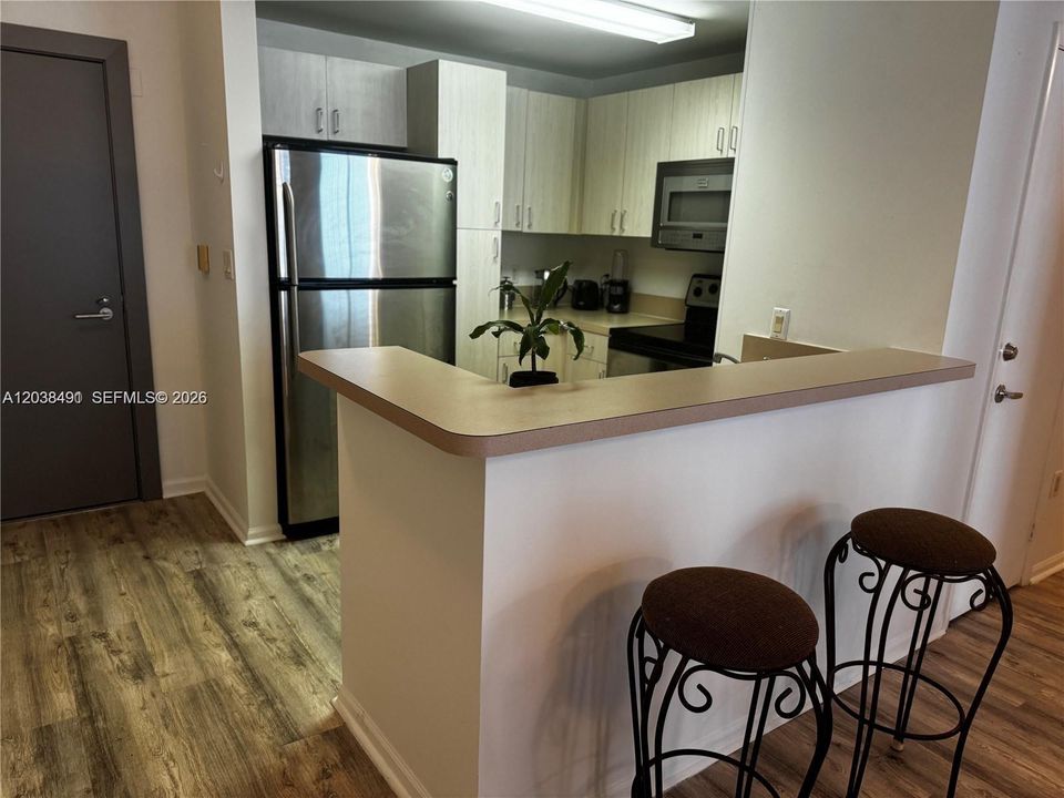 For Rent: $2,600 (1 beds, 1 baths, 640 Square Feet)