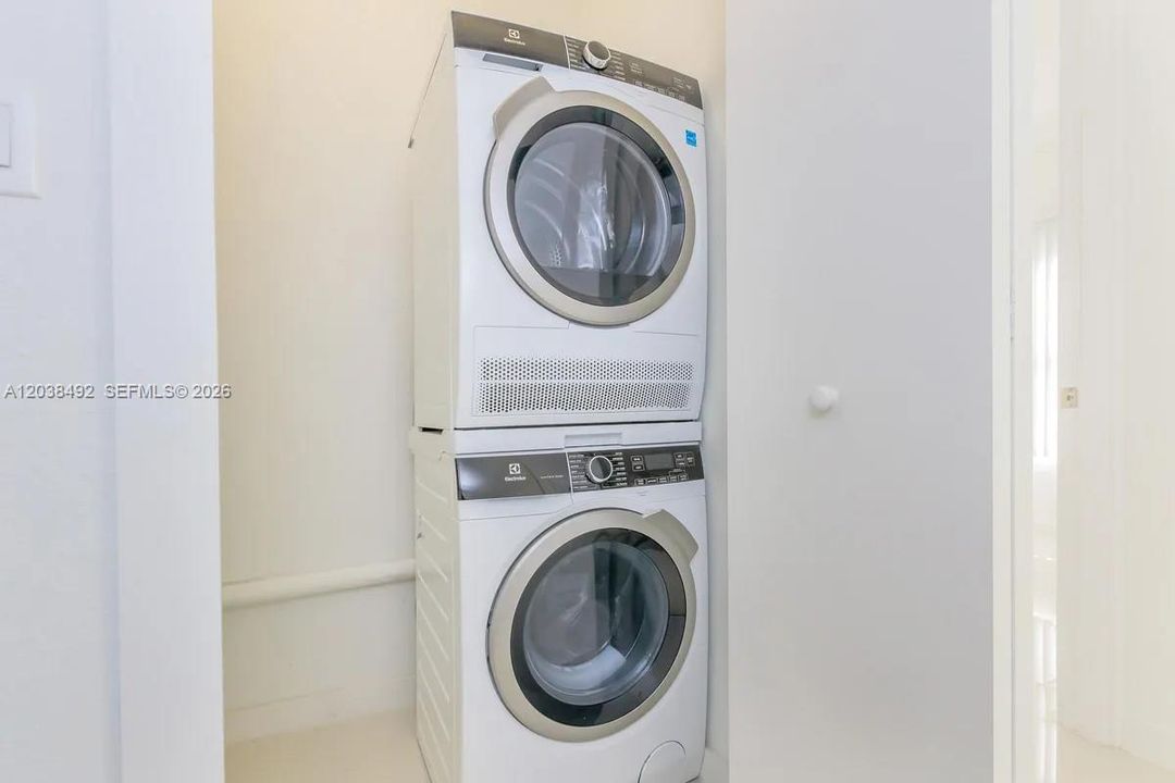 En Renta: $3,330 (3 camas, 2 baños, 1307 Pies cuadrados)