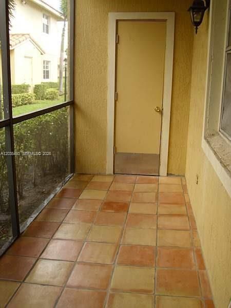 For Sale: $210,000 (2 beds, 1 baths, 903 Square Feet)