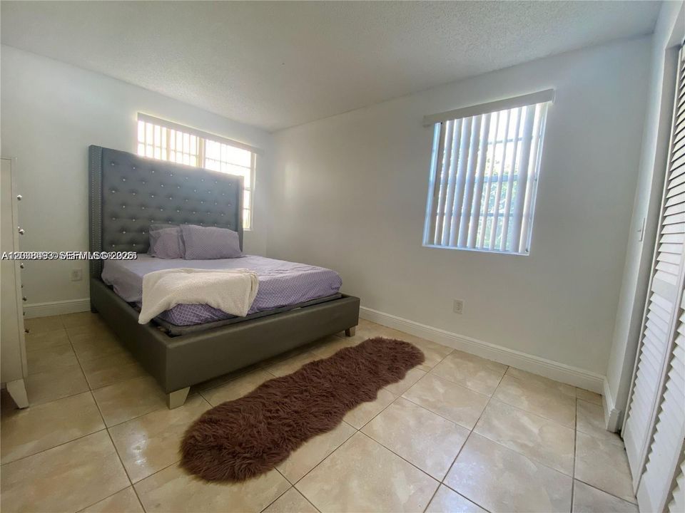 For Sale: $210,000 (2 beds, 1 baths, 903 Square Feet)