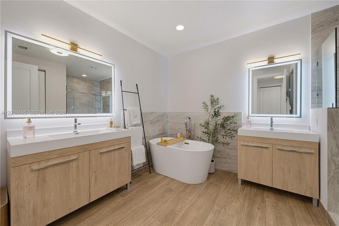 For Sale: $2,195,000 (4 beds, 5 baths, 4303 Square Feet)