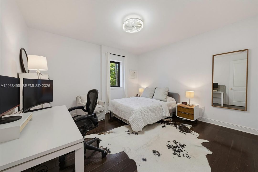 For Sale: $2,195,000 (4 beds, 5 baths, 4303 Square Feet)