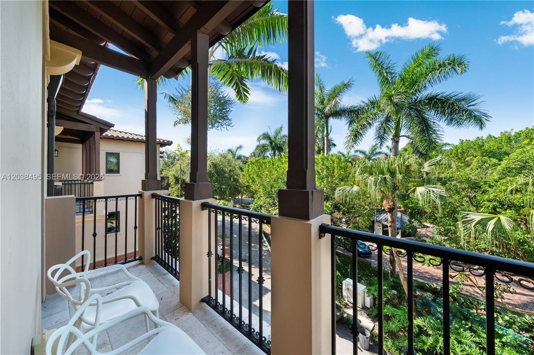 For Sale: $2,195,000 (4 beds, 5 baths, 4303 Square Feet)
