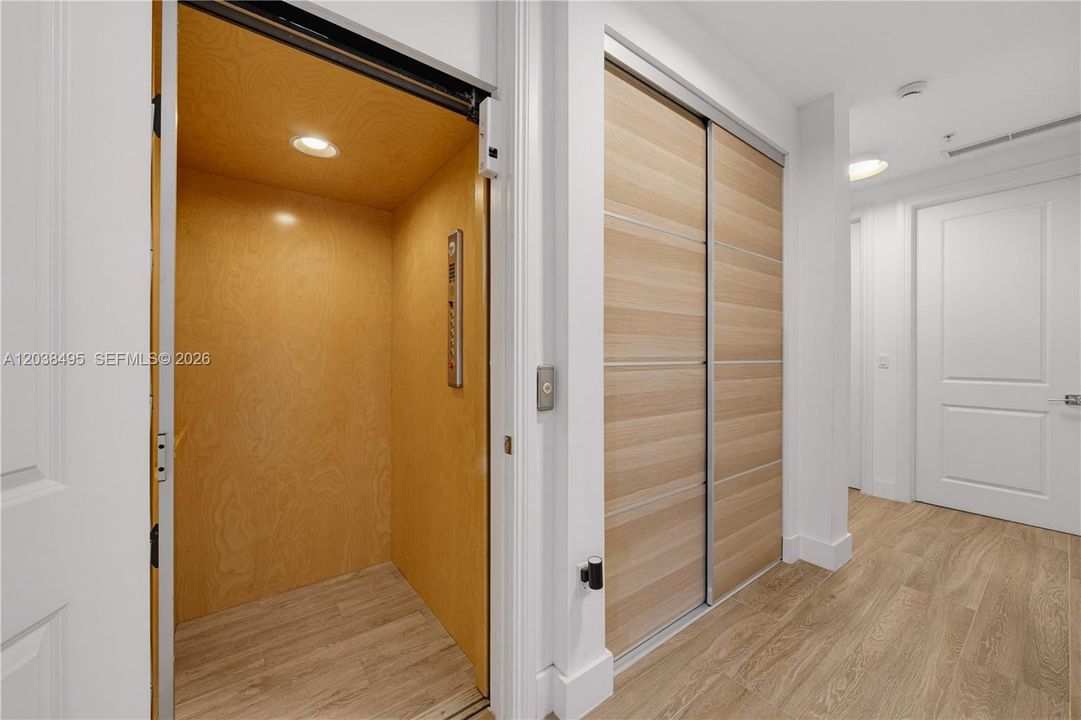 For Sale: $2,195,000 (4 beds, 5 baths, 4303 Square Feet)