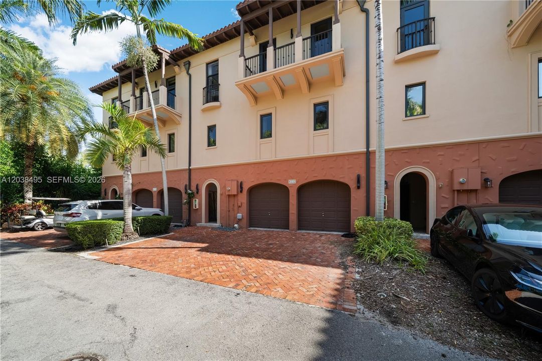 For Sale: $2,195,000 (4 beds, 5 baths, 4303 Square Feet)