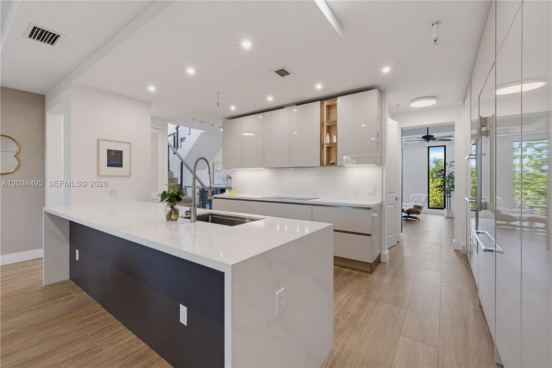 For Sale: $2,195,000 (4 beds, 5 baths, 4303 Square Feet)