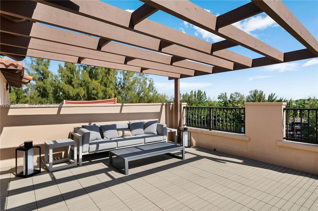 For Sale: $2,195,000 (4 beds, 5 baths, 4303 Square Feet)