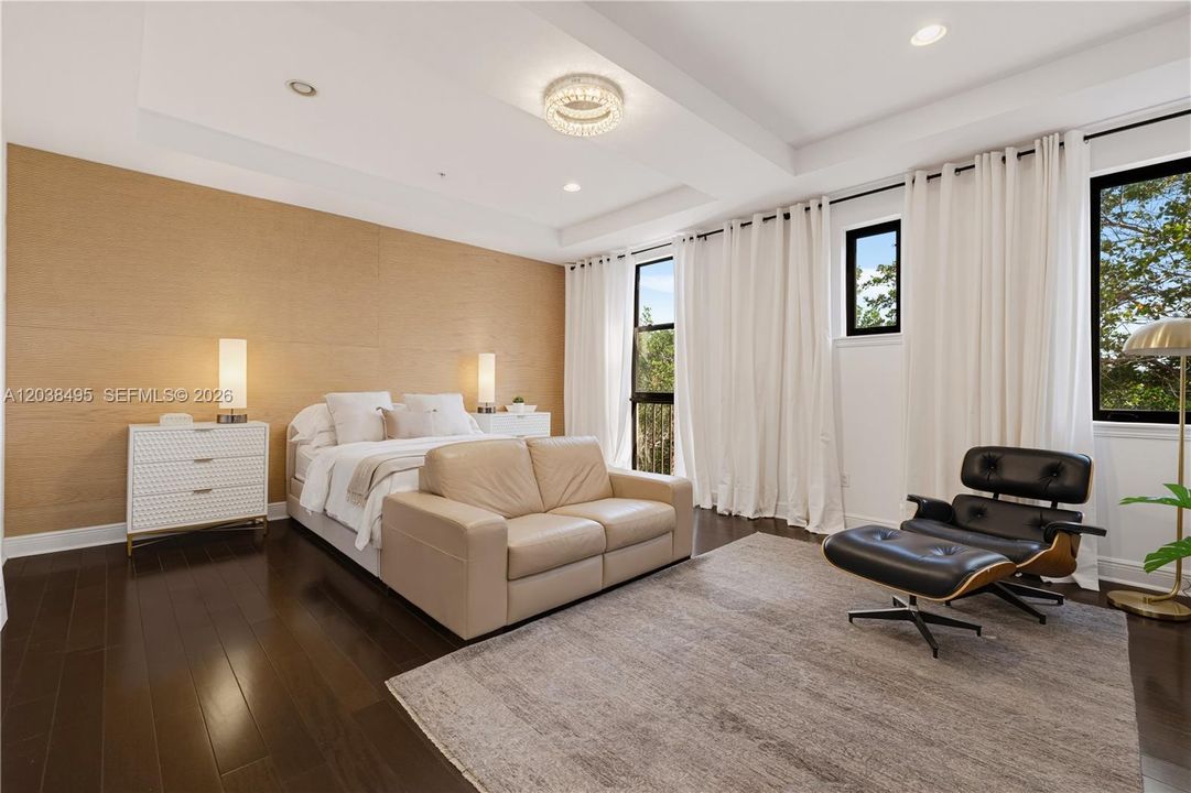 For Sale: $2,195,000 (4 beds, 5 baths, 4303 Square Feet)