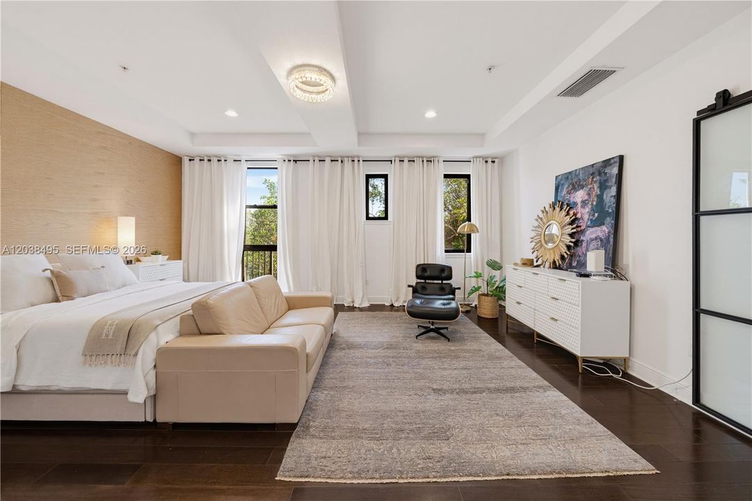 For Sale: $2,195,000 (4 beds, 5 baths, 4303 Square Feet)