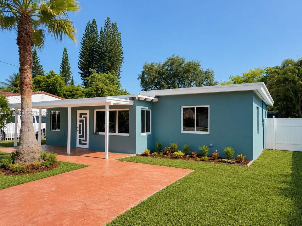 En Renta: $3,600 (3 camas, 2 baños, 1975 Pies cuadrados)