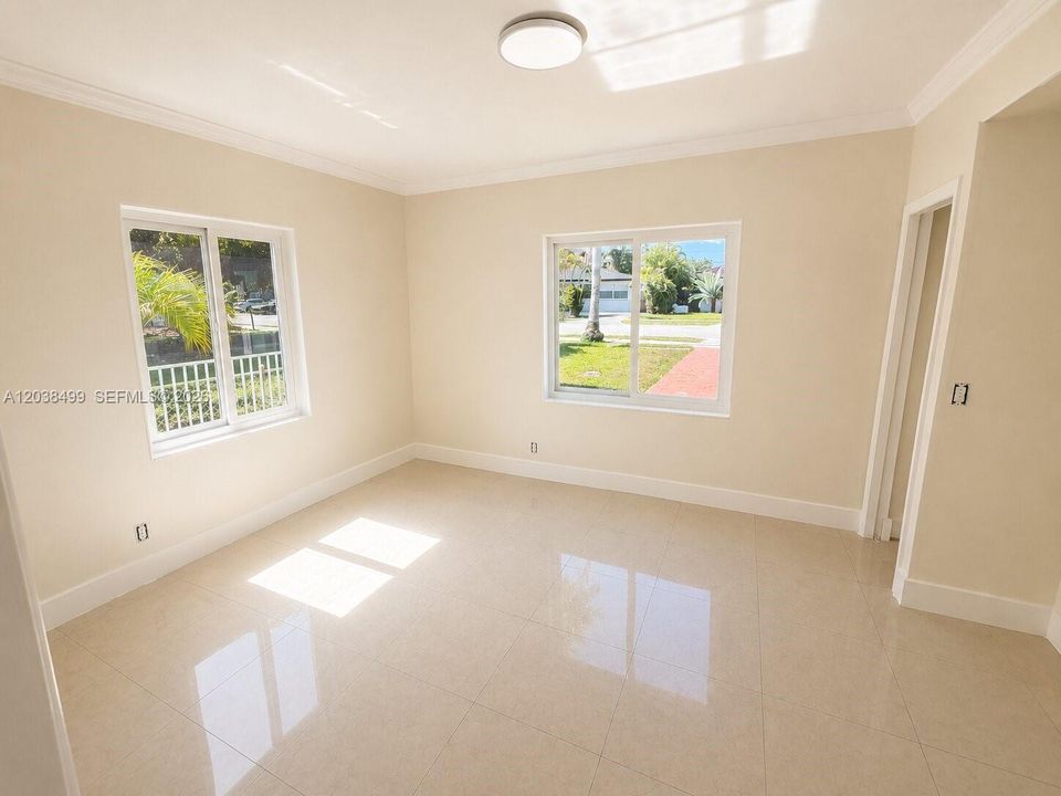 En Renta: $3,600 (3 camas, 2 baños, 1975 Pies cuadrados)