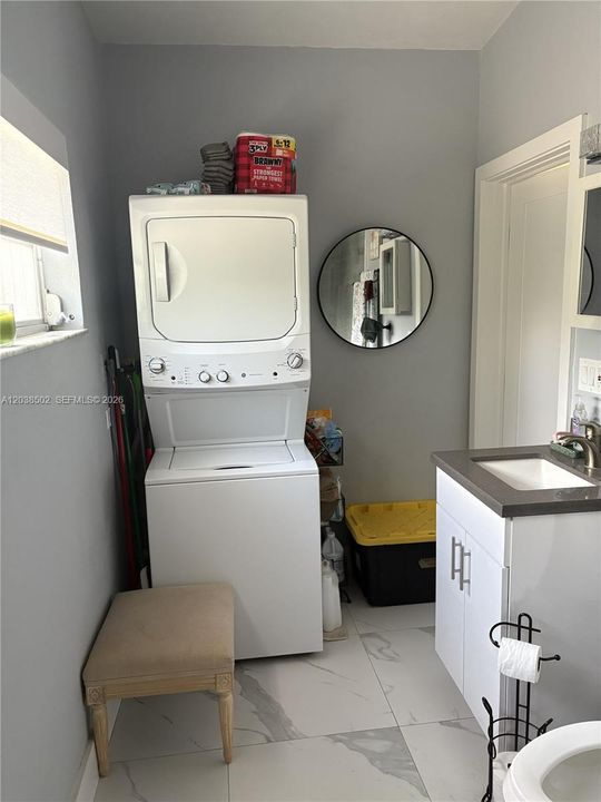 В аренду: $2,800 (1 спален, 1 ванн, 750 Квадратных фут)