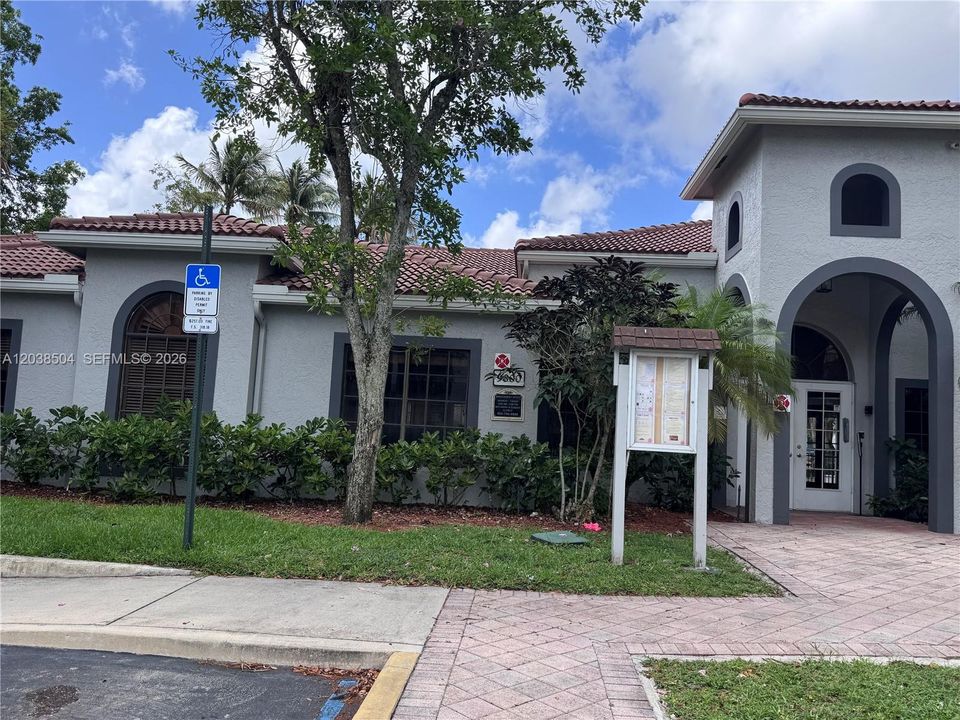 For Sale: $325,000 (3 beds, 2 baths, 1273 Square Feet)