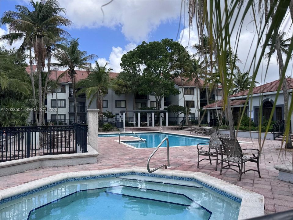 For Sale: $325,000 (3 beds, 2 baths, 1273 Square Feet)