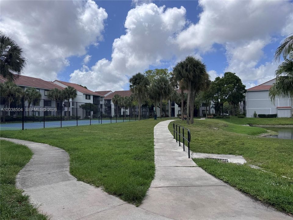 For Sale: $325,000 (3 beds, 2 baths, 1273 Square Feet)