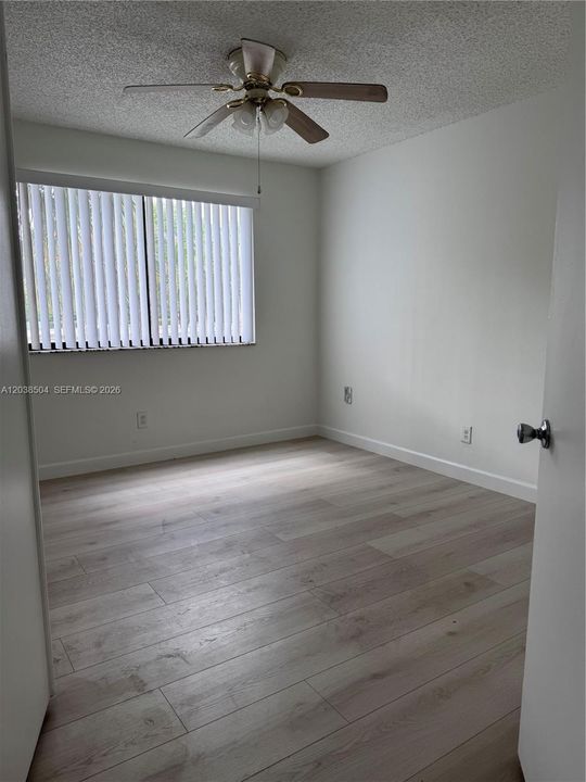 For Sale: $325,000 (3 beds, 2 baths, 1273 Square Feet)