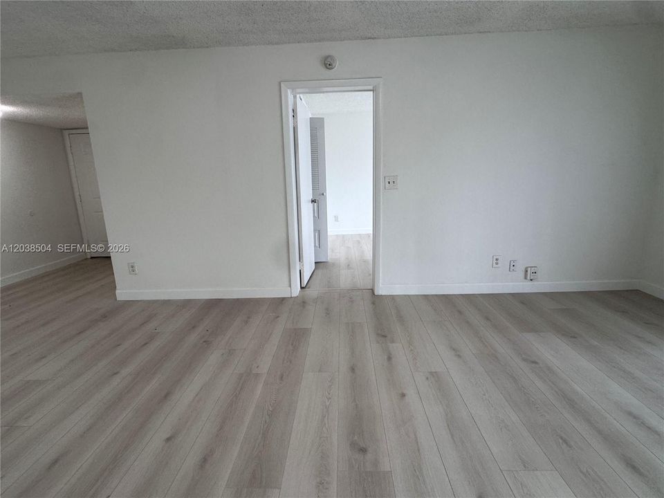 For Sale: $325,000 (3 beds, 2 baths, 1273 Square Feet)