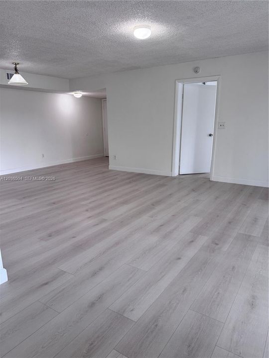 For Sale: $325,000 (3 beds, 2 baths, 1273 Square Feet)