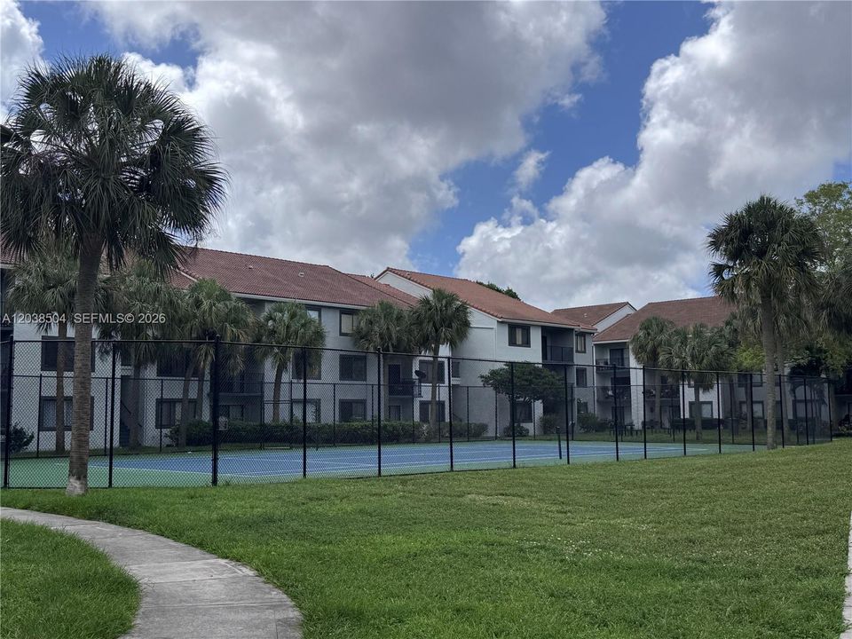 For Sale: $325,000 (3 beds, 2 baths, 1273 Square Feet)