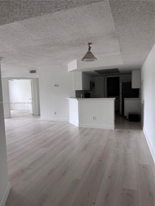 For Sale: $325,000 (3 beds, 2 baths, 1273 Square Feet)