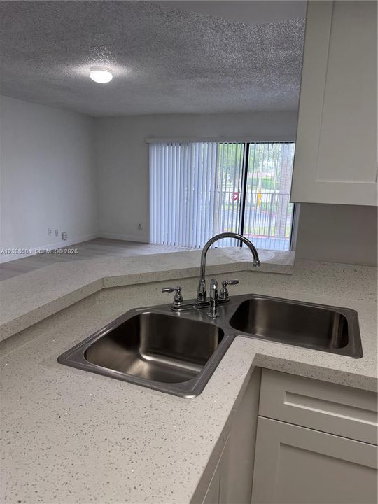 For Sale: $325,000 (3 beds, 2 baths, 1273 Square Feet)
