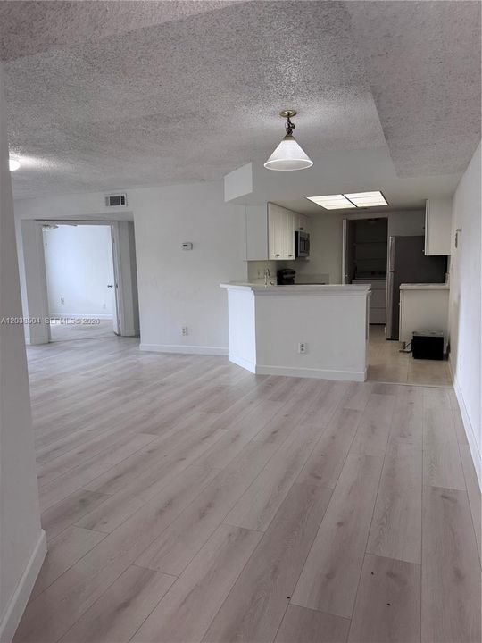 For Sale: $325,000 (3 beds, 2 baths, 1273 Square Feet)