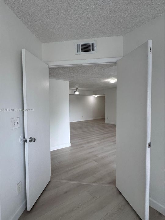 For Sale: $325,000 (3 beds, 2 baths, 1273 Square Feet)