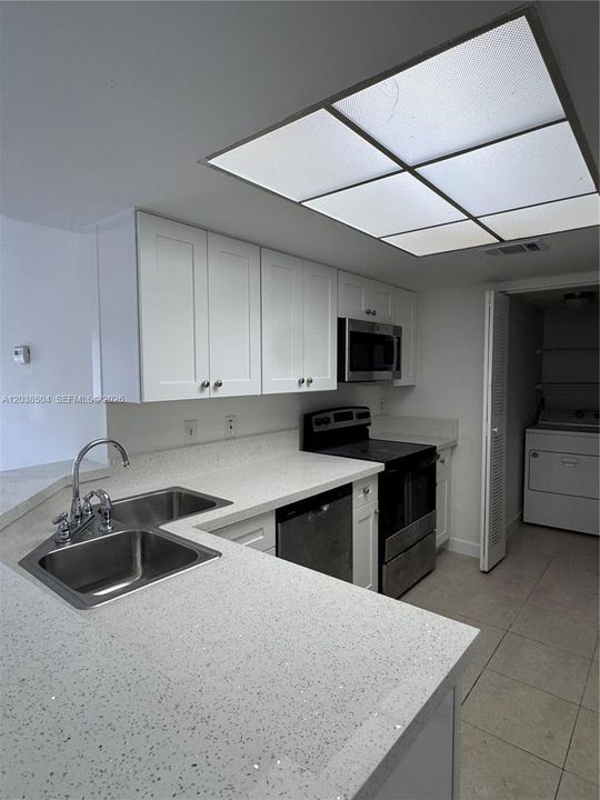 For Sale: $325,000 (3 beds, 2 baths, 1273 Square Feet)