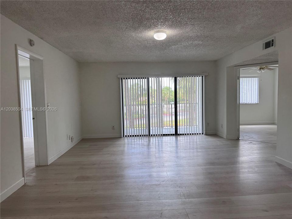 For Sale: $325,000 (3 beds, 2 baths, 1273 Square Feet)