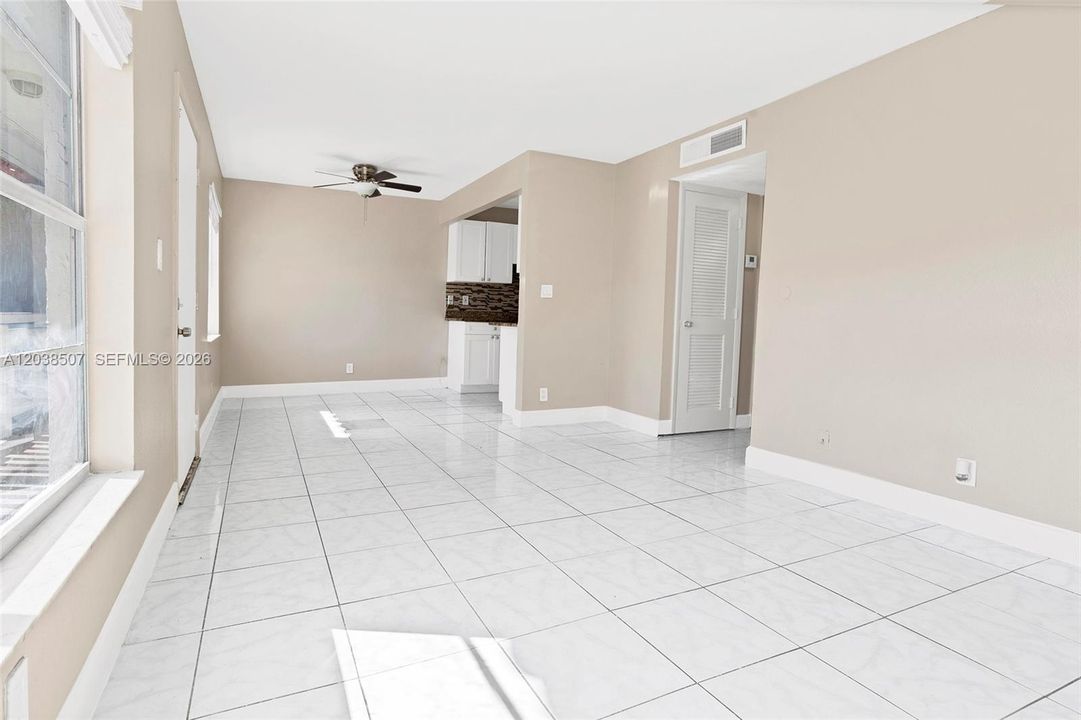 For Sale: $206,000 (2 beds, 1 baths, 709 Square Feet)