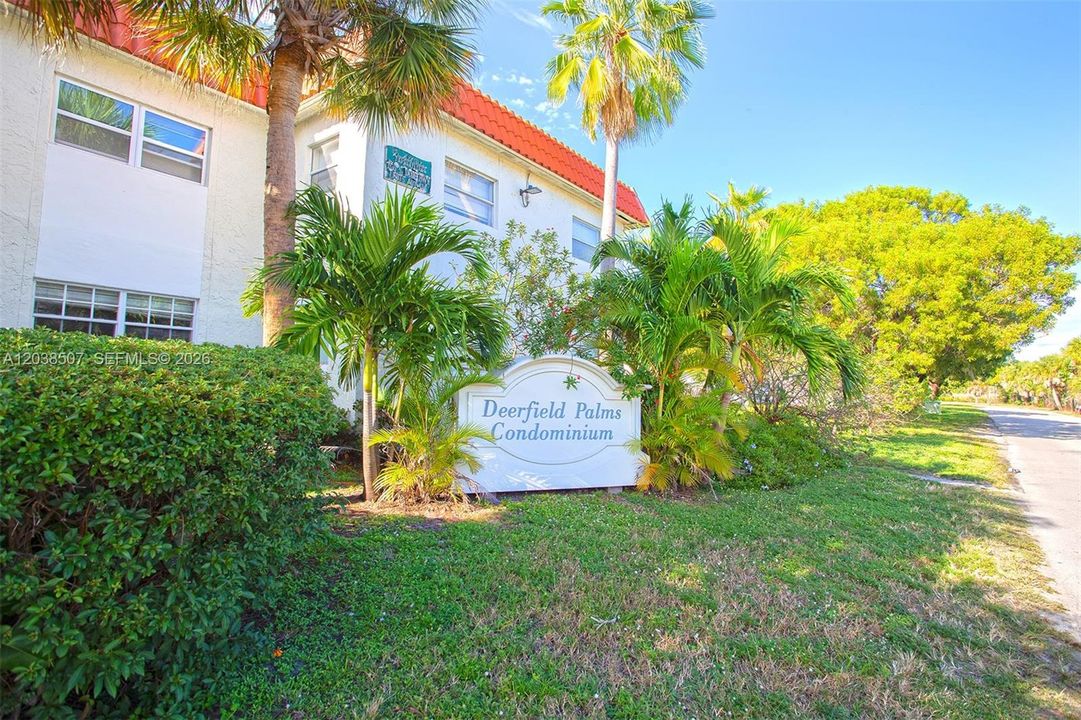 For Sale: $206,000 (2 beds, 1 baths, 709 Square Feet)