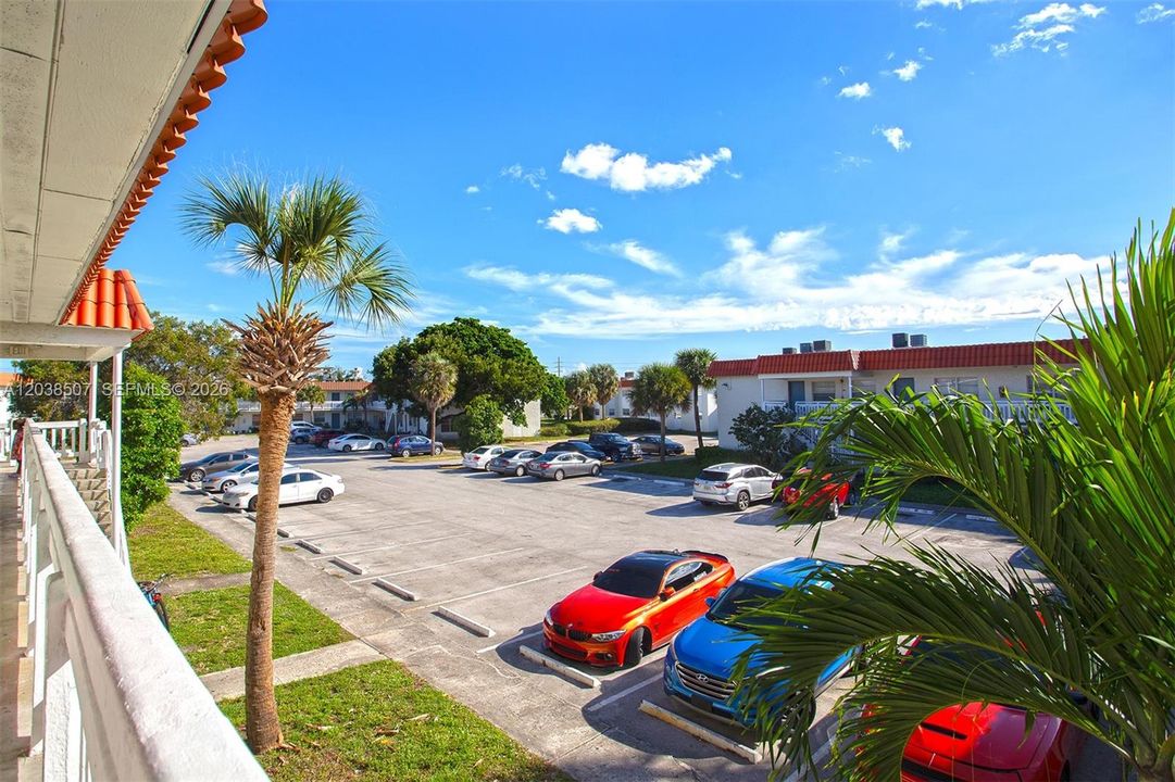 For Sale: $206,000 (2 beds, 1 baths, 709 Square Feet)