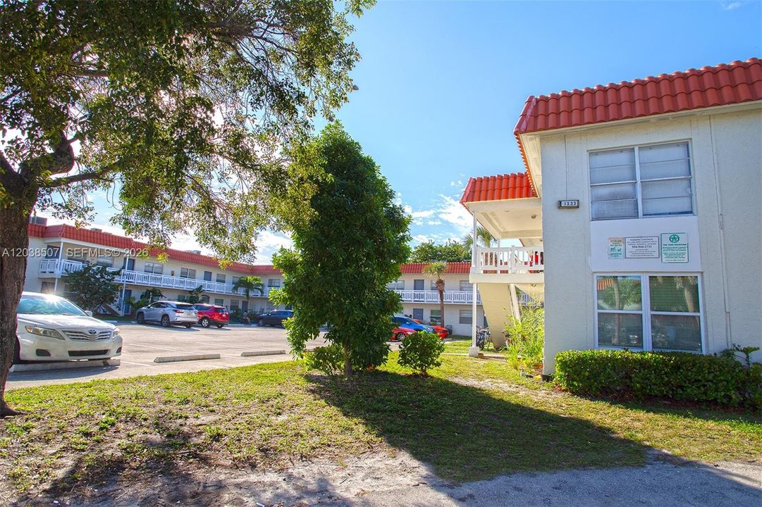 For Sale: $206,000 (2 beds, 1 baths, 709 Square Feet)