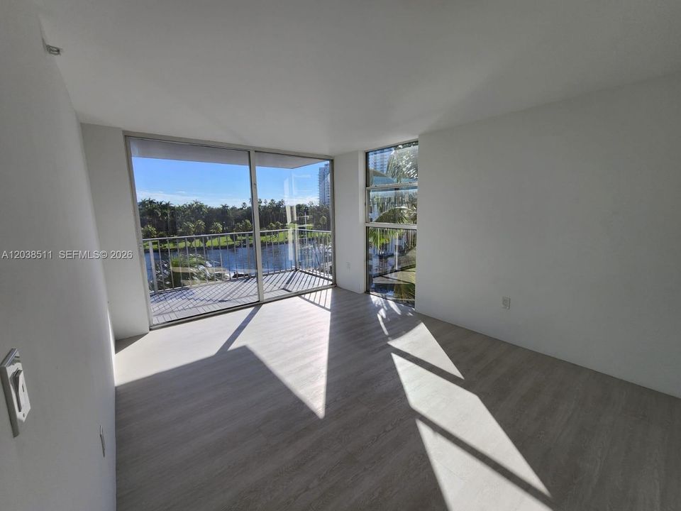 В аренду: $3,200 (2 спален, 2 ванн, 974 Квадратных фут)