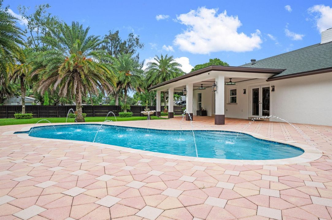 25-web-or-mls-5700-sw-196th-ln