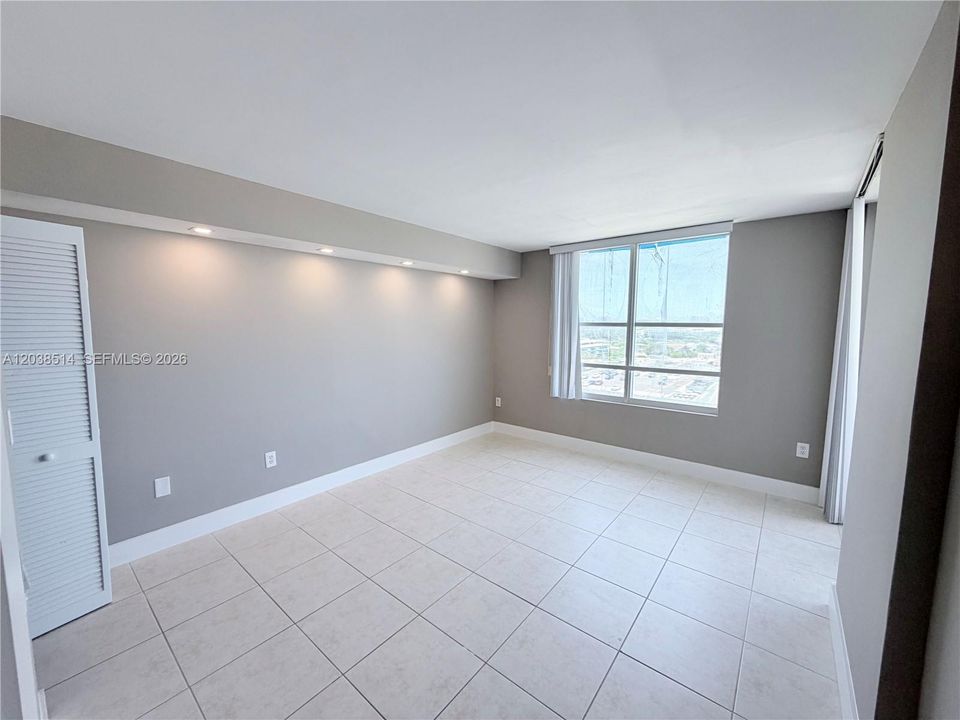 For Rent: $5,500 (2 beds, 2 baths, 1130 Square Feet)