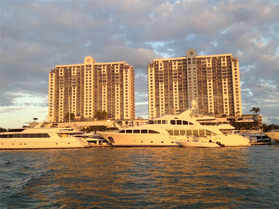 For Rent: $5,500 (2 beds, 2 baths, 1130 Square Feet)