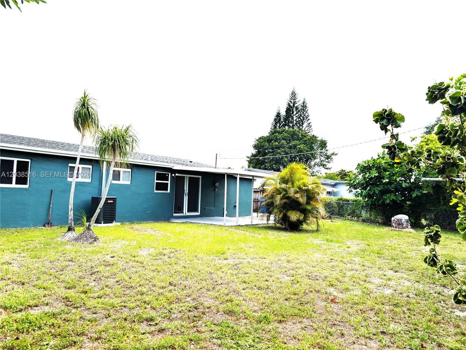 For Rent: $3,000 (3 beds, 2 baths, 1015 Square Feet)
