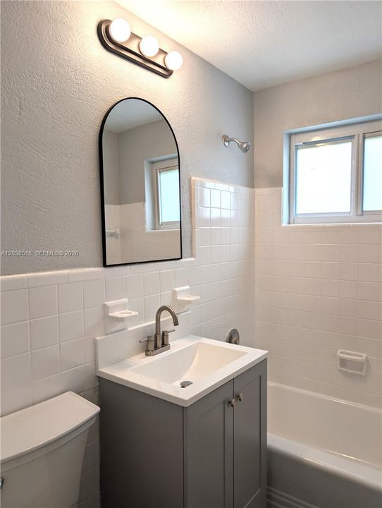 For Rent: $3,000 (3 beds, 2 baths, 1015 Square Feet)