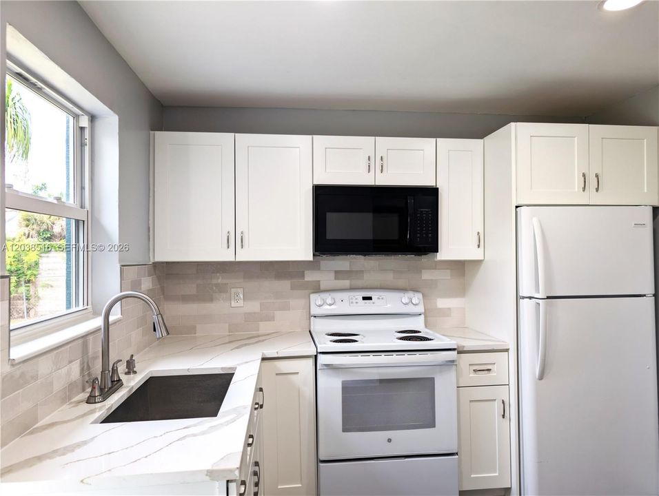 For Rent: $3,000 (3 beds, 2 baths, 1015 Square Feet)